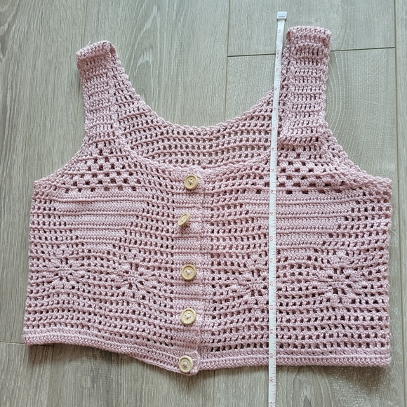 Vintage cropped dusty pink crochet sweater vest wood buttons size XS S knitted - Picture 2 of 4